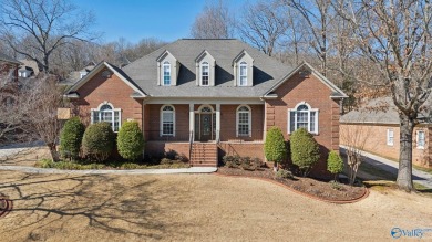 Come see this 5 bedroom, 4 bathrooms, full brick, 3 car garage on Hampton Cove Golf Course in Alabama - for sale on GolfHomes.com, golf home, golf lot