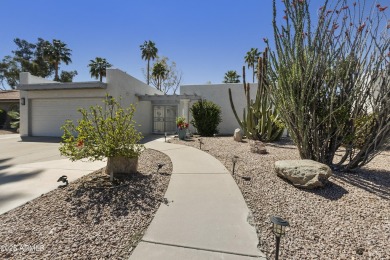 MOTIVATED SELLER! Furnishings available. Location is everything on Cottonwood Country Club in Arizona - for sale on GolfHomes.com, golf home, golf lot