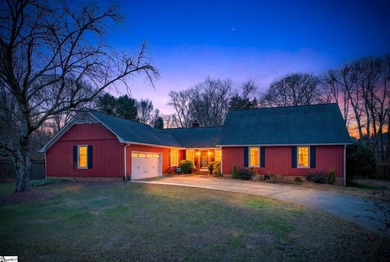 Welcome home to Holly Tree Plantation! This beautifully updated on Holly Tree Country Club in South Carolina - for sale on GolfHomes.com, golf home, golf lot