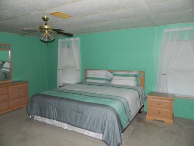 1985 Ventura 26x48 has been updated with double pane windows on Grasslands Golf and Country Club in Florida - for sale on GolfHomes.com, golf home, golf lot