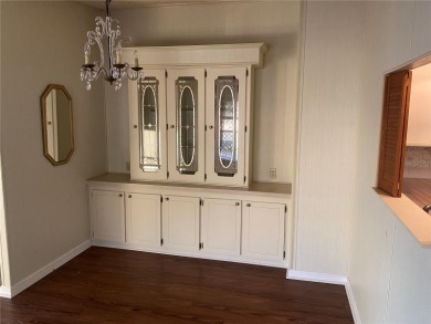 Spacious Home on the 18th hole of Zellwood Country Club and on Zellwood Station Country Club in Florida - for sale on GolfHomes.com, golf home, golf lot