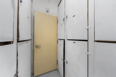 MOTIVATED SELLER!!
Stunning PENTHOUSE CORNER unit now available on Turnberry Isle Resort and Club in Florida - for sale on GolfHomes.com, golf home, golf lot