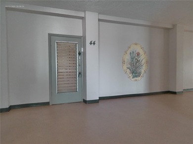 If you've ever thought about living in a development that offers on On Top Of The World Golf Course in Florida - for sale on GolfHomes.com, golf home, golf lot