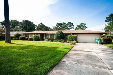 Amazing Neighborhood! Brick 4 Bedroom 2.5 Bath Golf Course Home on Shalimar Pointe Golf and Country Club in Florida - for sale on GolfHomes.com, golf home, golf lot