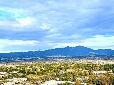 SPECTACULAR VIEWS IN PRESTIGIOUS GATE 14!! 3RD FLOOR END UNIT 3 on Aliso Viejo Country Club in California - for sale on GolfHomes.com, golf home, golf lot