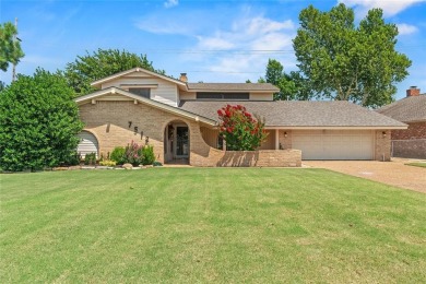 Space and comfort meet golf course living in this beautiful and on Lake Hefner Golf Club in Oklahoma - for sale on GolfHomes.com, golf home, golf lot