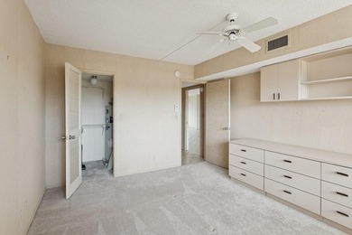 REDUCED! Located on prestigious Oaks Clubhouse Drive in Palm on Palm-Aire Country Club and Resort - Palms in Florida - for sale on GolfHomes.com, golf home, golf lot