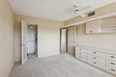 REDUCED! Located on prestigious Oaks Clubhouse Drive in Palm on Palm-Aire Country Club and Resort - The Oaks in Florida - for sale on GolfHomes.com, golf home, golf lot