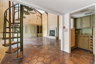 This is an exceptional opportunity to own a spacious two story on Corpus Christi Country Club Golf Course in Texas - for sale on GolfHomes.com, golf home, golf lot