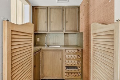 This is an exceptional opportunity to own a spacious two story on Corpus Christi Country Club Golf Course in Texas - for sale on GolfHomes.com, golf home, golf lot