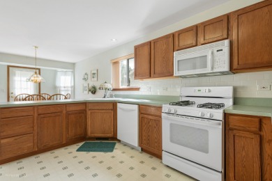 Well cared for 2 bedroom 2 bath ranch home with full basement! on The Links at Carillon in Illinois - for sale on GolfHomes.com, golf home, golf lot