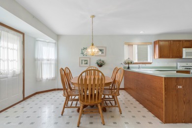Well cared for 2 bedroom 2 bath ranch home with full basement! on The Links at Carillon in Illinois - for sale on GolfHomes.com, golf home, golf lot