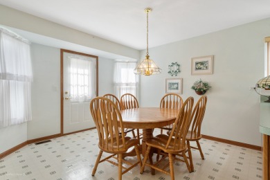 Well cared for 2 bedroom 2 bath ranch home with full basement! on The Links at Carillon in Illinois - for sale on GolfHomes.com, golf home, golf lot