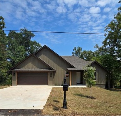 New construction home in the beautiful city of Bella Vista! This on Bella Vista Country Club - Highlands in Arkansas - for sale on GolfHomes.com, golf home, golf lot