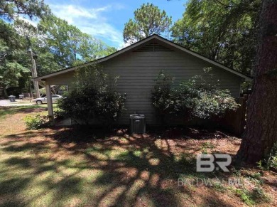 Charming 3-bedroom, 2-bath home with 1,430 sq ft located in the on Lake Forest Yacht and Country Club in Alabama - for sale on GolfHomes.com, golf home, golf lot