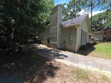 Charming 3-bedroom, 2-bath home with 1,430 sq ft located in the on Lake Forest Yacht and Country Club in Alabama - for sale on GolfHomes.com, golf home, golf lot