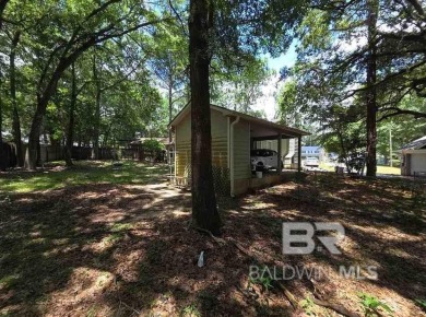 Charming 3-bedroom, 2-bath home with 1,430 sq ft located in the on Lake Forest Yacht and Country Club in Alabama - for sale on GolfHomes.com, golf home, golf lot
