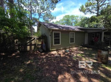 Charming 3-bedroom, 2-bath home with 1,430 sq ft located in the on Lake Forest Yacht and Country Club in Alabama - for sale on GolfHomes.com, golf home, golf lot
