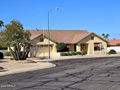 Very well-cared for, fully furnished two bedroom/two bath home on Trail Ridge Golf Course in Arizona - for sale on GolfHomes.com, golf home, golf lot