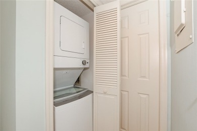 Desirable Jamestown Heritage Ridge, this well-maintained 2BR/2BA on Heritage Ridge Golf Club in Florida - for sale on GolfHomes.com, golf home, golf lot