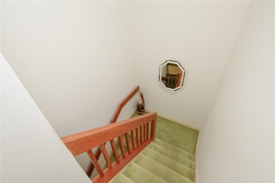 Desirable Jamestown Heritage Ridge, this well-maintained 2BR/2BA on Heritage Ridge Golf Club in Florida - for sale on GolfHomes.com, golf home, golf lot