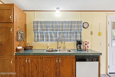 Charming 3 bedroom beach bungalow located in the town of Sunset on Pearl Golf Links in North Carolina - for sale on GolfHomes.com, golf home, golf lot