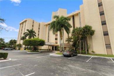 Welcome to your stunning approx. 2000 sqft condo, featuring on Inverrary Country Club in Florida - for sale on GolfHomes.com, golf home, golf lot