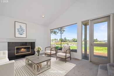 Waterfront living on Hayden Bay! This contemporary townhouse on Columbia Edgewater Country Club - Columbia-Edgewater Countr in Oregon - for sale on GolfHomes.com, golf home, golf lot