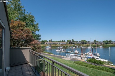 Waterfront living on Hayden Bay! This contemporary townhouse on Columbia Edgewater Country Club - Columbia-Edgewater Countr in Oregon - for sale on GolfHomes.com, golf home, golf lot