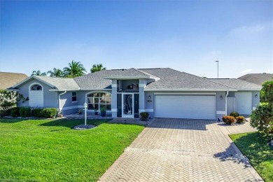 This beautiful 3BD/2BA pool home offers luxurious living in a on Sun n Lake Golf and Country Club in Florida - for sale on GolfHomes.com, golf home, golf lot