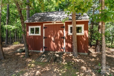 Incredible value *** This spacious 6-bed/3 full bath on Tega Cay Golf Club in South Carolina - for sale on GolfHomes.com, golf home, golf lot