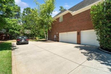Incredible value *** This spacious 6-bed/3 full bath on Tega Cay Golf Club in South Carolina - for sale on GolfHomes.com, golf home, golf lot