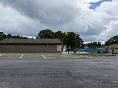 LOOKING FOR A NICE CONDO WITH EXTRA SPACE?  Check out this on Indian Hills Country Club in Arkansas - for sale on GolfHomes.com, golf home, golf lot