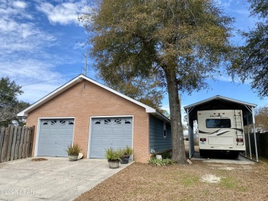 Welcome to 5233 Woodgate Way.  A well maintained 3 bedroom, 2 on Indian Springs Golf Club in Florida - for sale on GolfHomes.com, golf home, golf lot