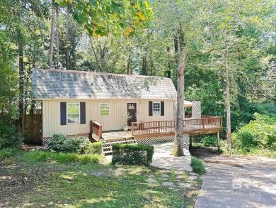 Excellent Fixer-Upper Opportunity in Lake ForestThis charming on Lake Forest Yacht and Country Club in Alabama - for sale on GolfHomes.com, golf home, golf lot