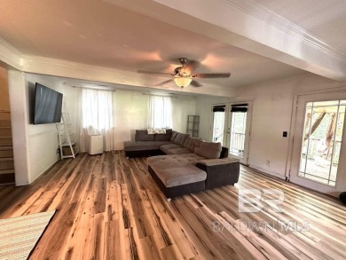 Excellent Fixer-Upper Opportunity in Lake ForestThis charming on Lake Forest Yacht and Country Club in Alabama - for sale on GolfHomes.com, golf home, golf lot