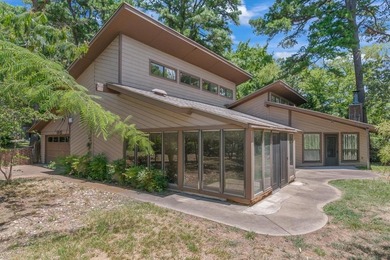 Discover this charming 2-bedroom, 2-bath home in Hideaway Lake on Hide-A-Way Lake Golf Course in Texas - for sale on GolfHomes.com, golf home, golf lot