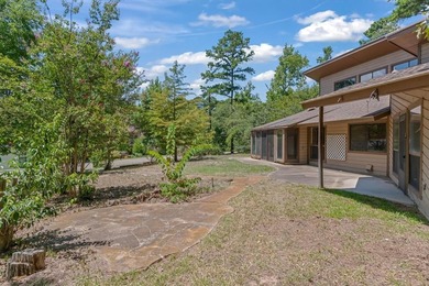 Discover this charming 2-bedroom, 2-bath home in Hideaway Lake on Hide-A-Way Lake Golf Course in Texas - for sale on GolfHomes.com, golf home, golf lot