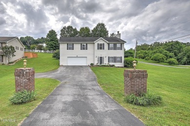 Beautifully maintained Traditional-style Home, sits on a 0.40 on Country Club of Bristol in Tennessee - for sale on GolfHomes.com, golf home, golf lot