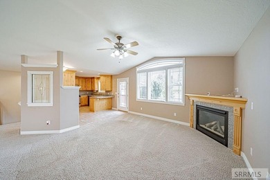 Beautifully maintained 2-bedroom, 2-bath townhome offering on  in ID - for sale on GolfHomes.com, golf home, golf lot