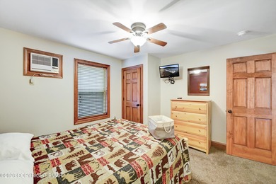 STR Opportunity! Approx 100k in revenues. Warm, inviting, and on Split Rock Resort and Country Club in Pennsylvania - for sale on GolfHomes.com, golf home, golf lot