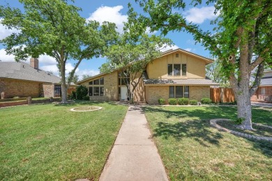 STUNNING GREEN TREE COUNTRY CLUB HOME ON TEE BOX #5 WITH GOLF on Green Tree Country Club in Texas - for sale on GolfHomes.com, golf home, golf lot