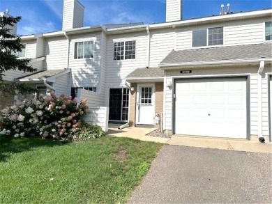 Well kept mid-unit townhouse in the heart of Apple Valley. Close on Valleywood Golf Course in Minnesota - for sale on GolfHomes.com, golf home, golf lot