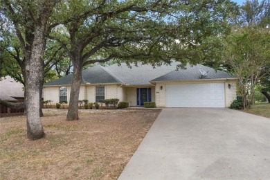Welcome to this spacious 3 bedroom 2.1 bath 2 car garage in on The Club At Runaway Bay in Texas - for sale on GolfHomes.com, golf home, golf lot