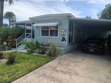 -- CHARMING 2 Bedroom / 1 Bath BEACH COTTAGE!! Located in the on Spessard Holland Golf Course in Florida - for sale on GolfHomes.com, golf home, golf lot