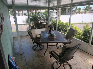 -- CHARMING 2 Bedroom / 1 Bath BEACH COTTAGE!! Located in the on Spessard Holland Golf Course in Florida - for sale on GolfHomes.com, golf home, golf lot
