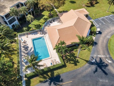 Live the Jupiter lifestyle in beautiful Ocean Parks. It's all on Jupiter Dunes Golf Course in Florida - for sale on GolfHomes.com, golf home, golf lot