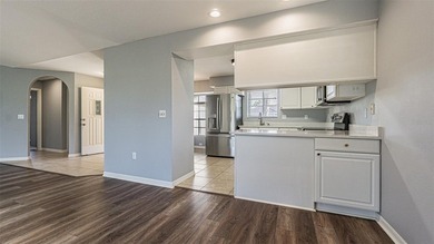 COME to SUNNY FLORIDA! Welcome to resort-style living in the on Tampa Bay Golf and Country Club in Florida - for sale on GolfHomes.com, golf home, golf lot