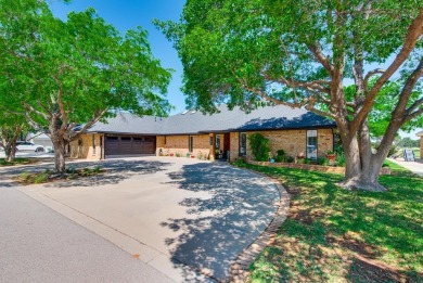 Well maintained, 4-bed, 3.5-bath home in Green Tree Country Club on Green Tree Country Club in Texas - for sale on GolfHomes.com, golf home, golf lot
