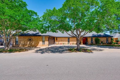 Well maintained, 4-bed, 3.5-bath home in Green Tree Country Club on Green Tree Country Club in Texas - for sale on GolfHomes.com, golf home, golf lot